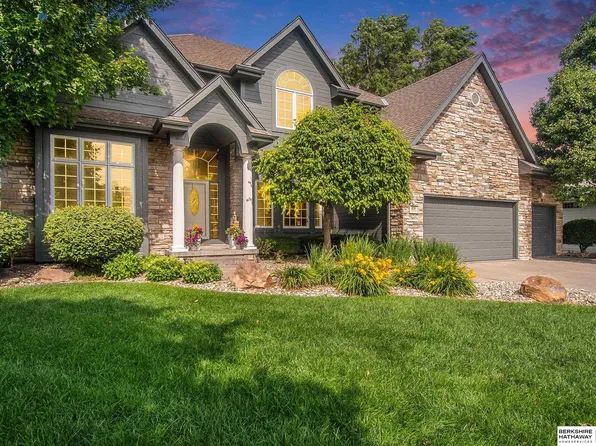 816 S 180th Ave, Elkhorn, NE 68022