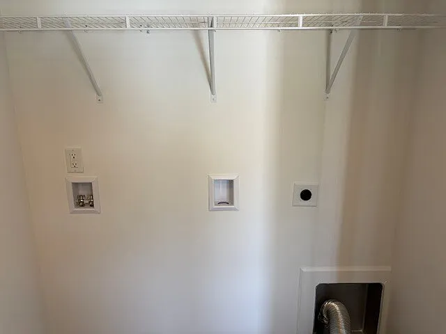 913 Berg St — Photo 14