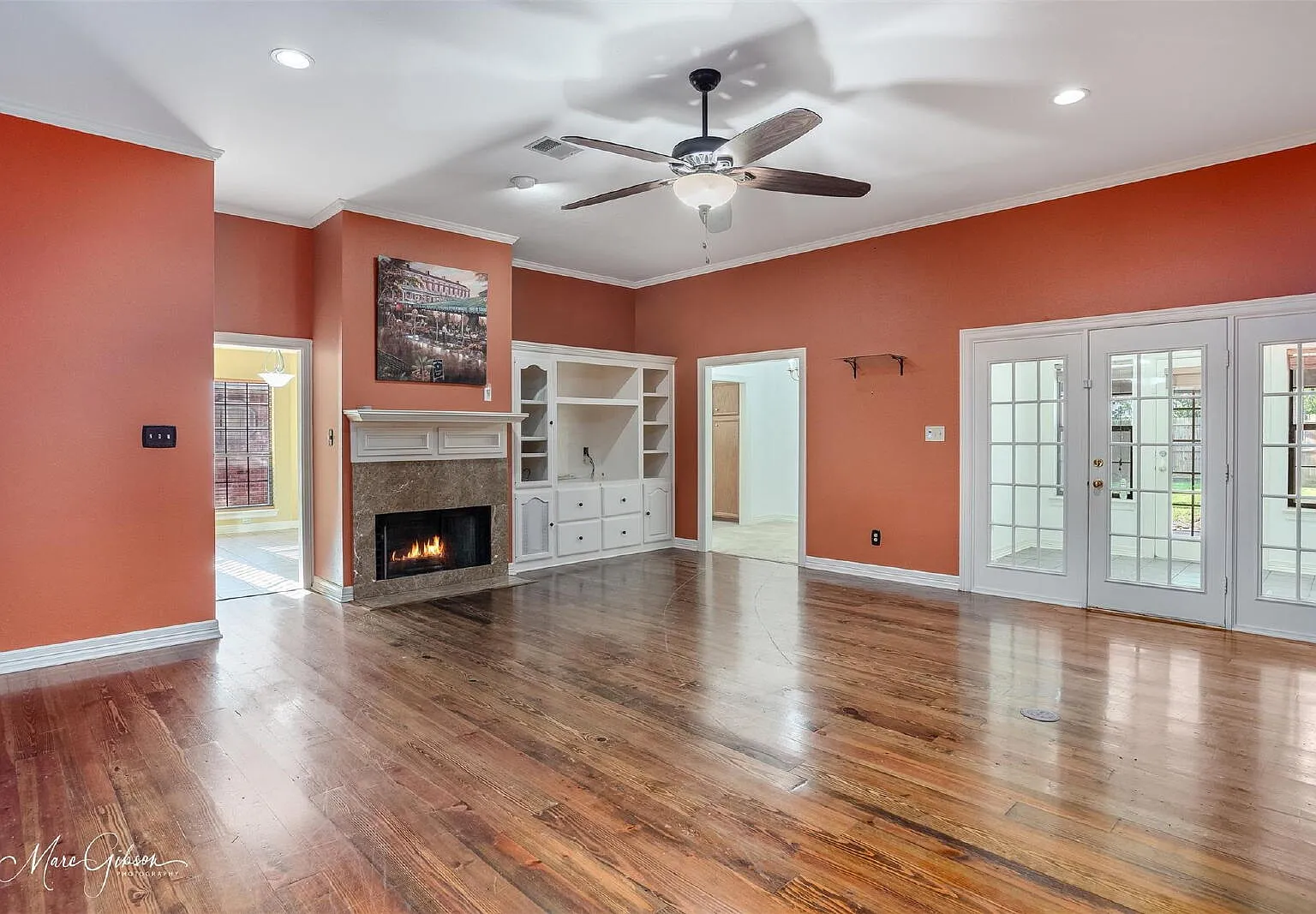 4 bed, 2.5 bath, 2371 sqft, $2,500 — Photo 2
