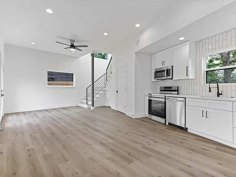 8507 Hathaway Dr #B — Photo 33