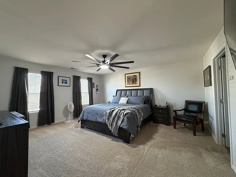 1049 Greenway Dr — Photo 13