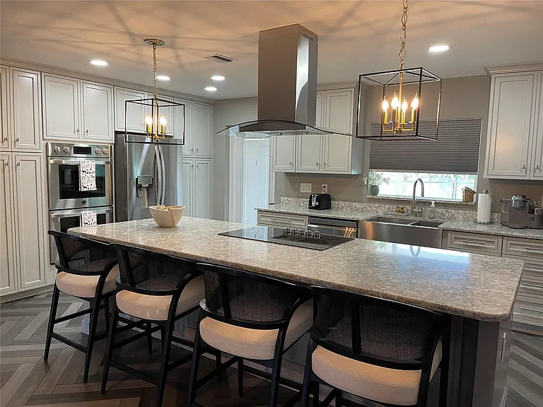 670 Coral Dr — Photo 4