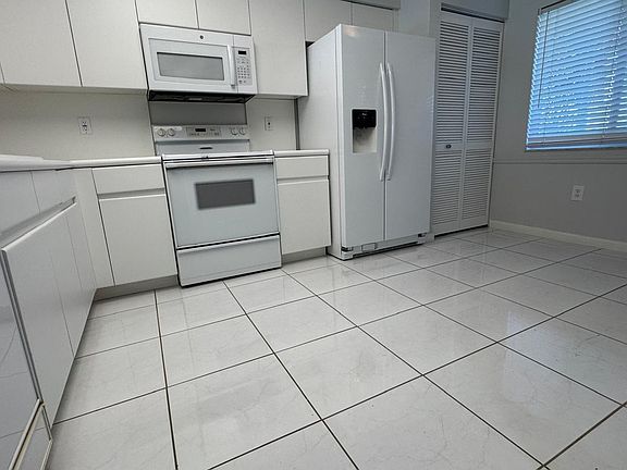 4th image of 5876 Regal Glen Drive #108