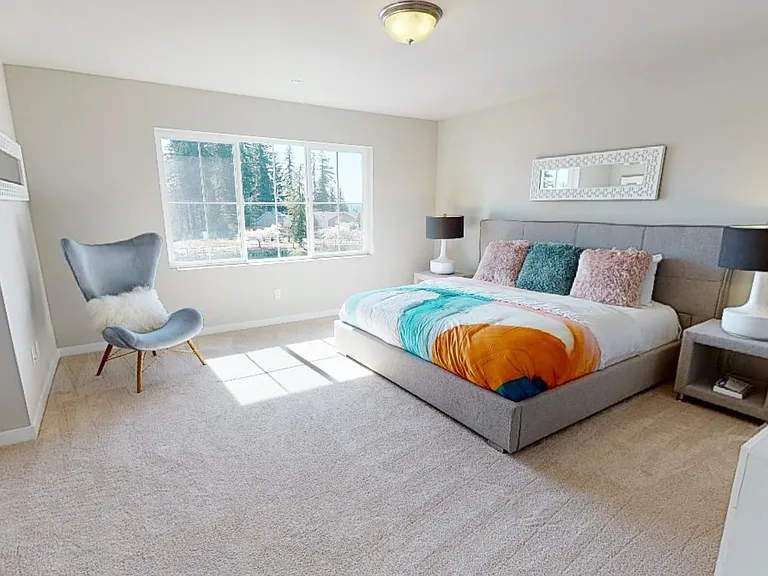 Huge Master Bedroom ( Has lots of space even with a king bed! )