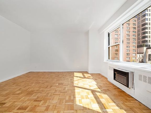 4th image of 251 E 51st St APT 4H