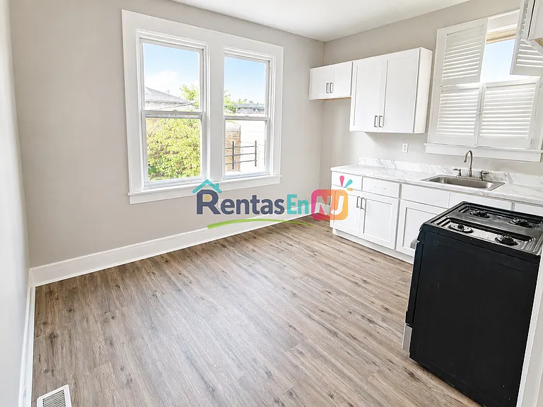 203 Renner Ave #1B — Photo 2