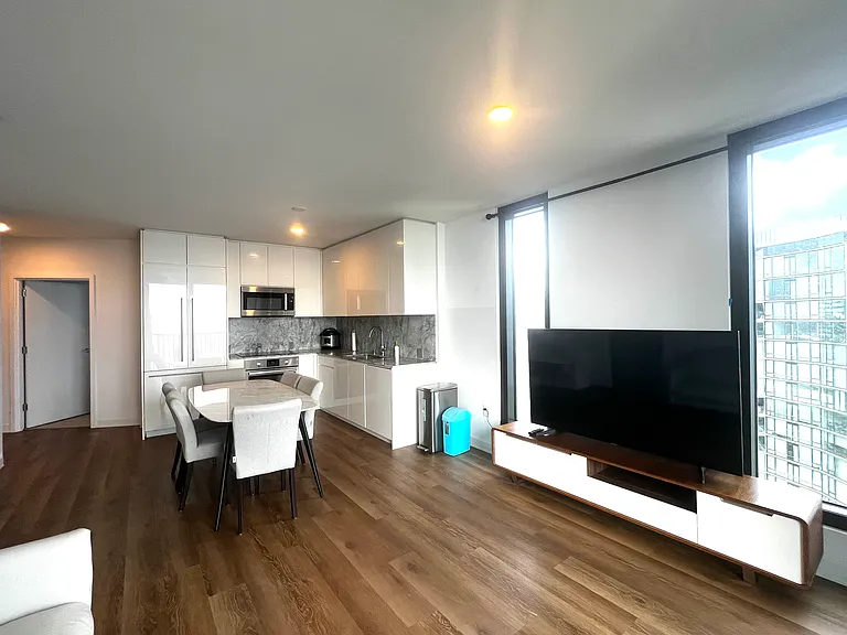 987 Queen St #4002 — Photo 4