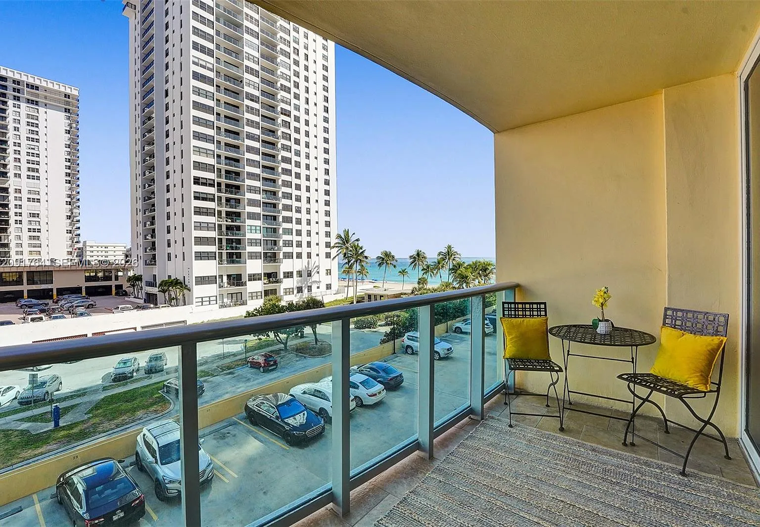 Wave Condo — Photo 2
