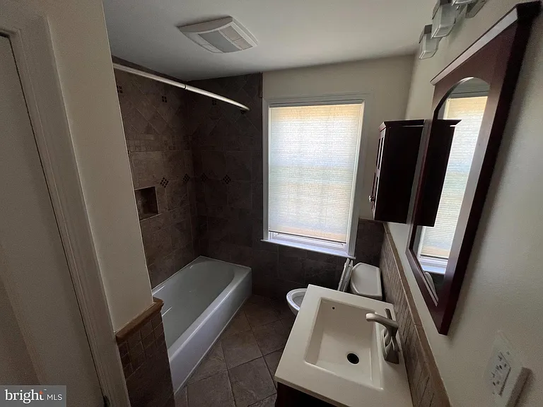 1583 Doxbury Rd — Photo 17
