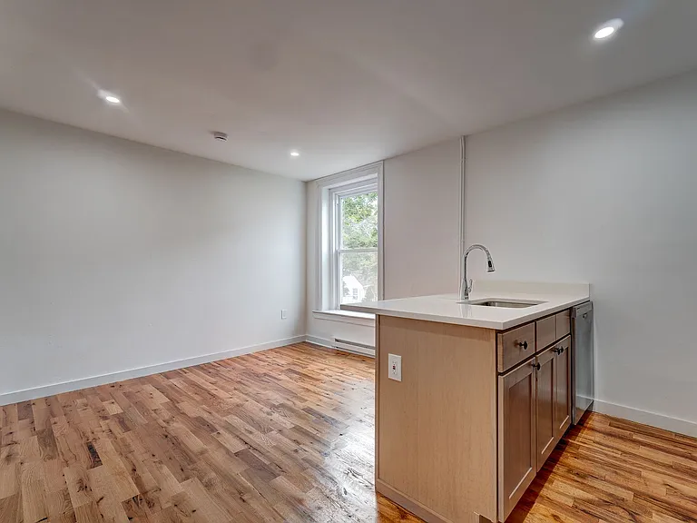 522 Elm St — Photo 6