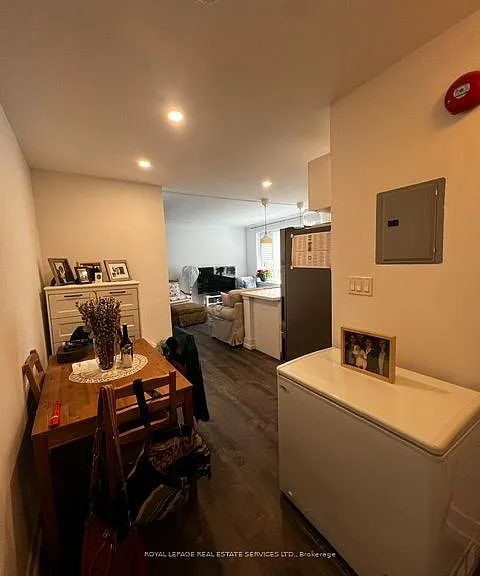 18 Anglesey Blvd #204 — Photo 8