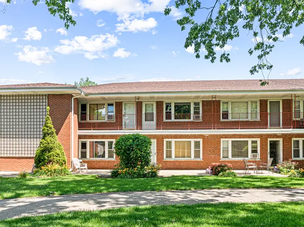1113 Holiday Ln APT 9, Des Plaines, IL 60016