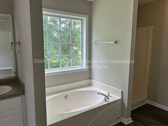 5th image of 216 Sammy Cir