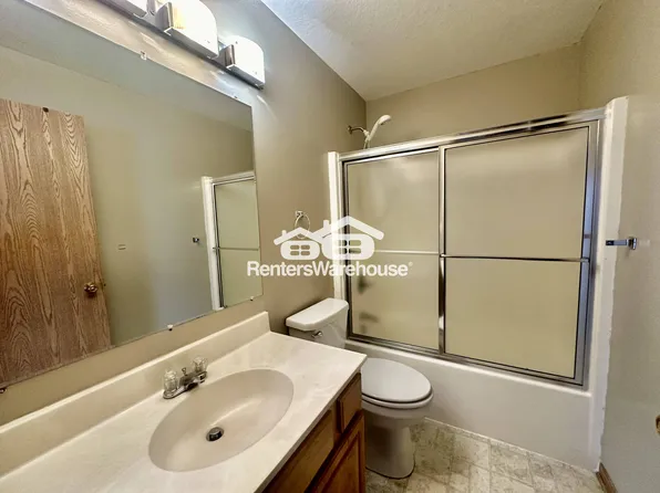 5924 Sutton Pl APT 10, Urbandale, IA 50322