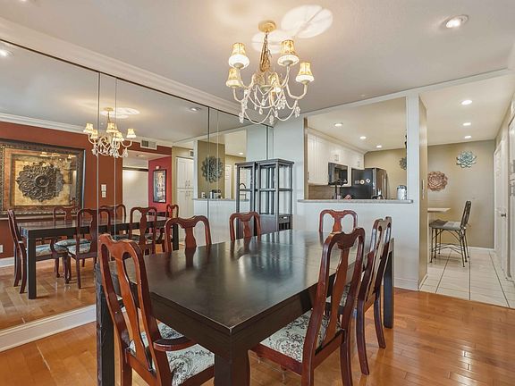 4th image of 21620 Burbank Blvd Unit 15