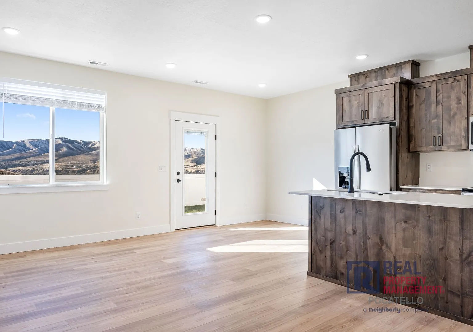 Brand New 3 Bed 2.5 Bath Townhome - Small Dog Negotiable — Photo 4
