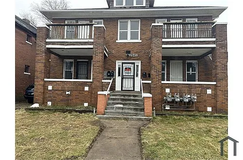 2945 W Grand St Photo 1