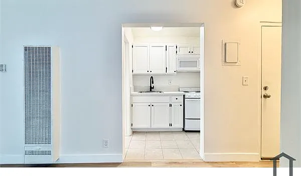 917 S Kenmore Ave #9 — Photo 3