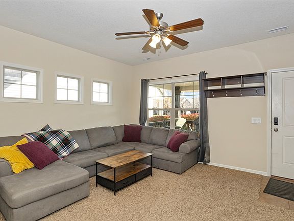 5th image of 196 Cambridge Dr