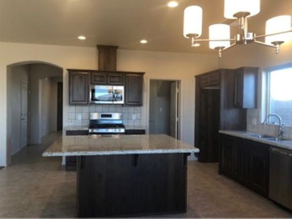 3rd image of 3661 W 39th St