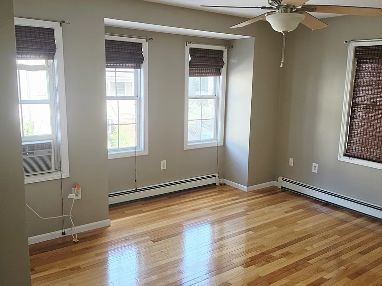 476 Plantation St — Photo 6