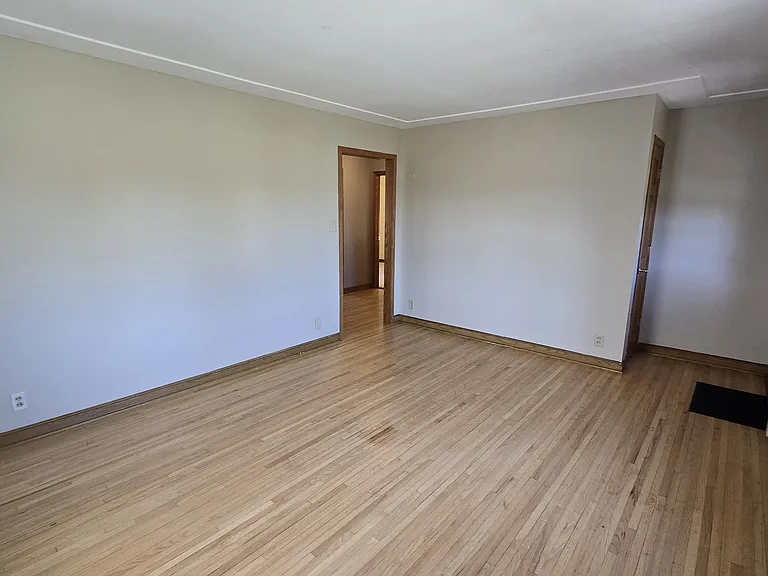 238 Macarthur St E #1 — Photo 3