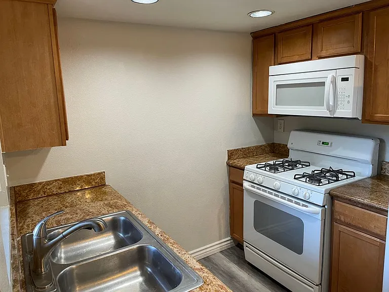 1114 W Blaine St #205 — Photo 13