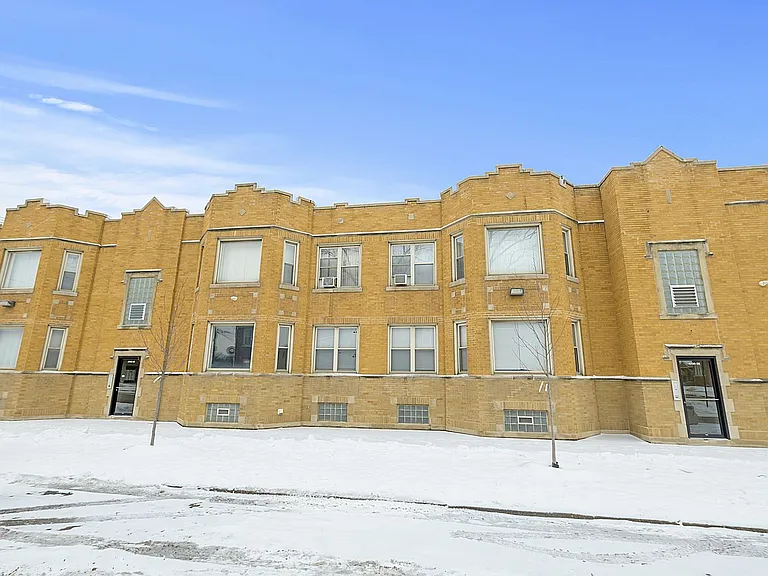 4736-4742 W 65th Mobility Zone — Photo 9
