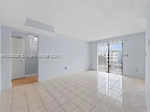 1820 W 53rd St, Hialeah, FL 33012