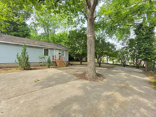 109 N State St Photo 1