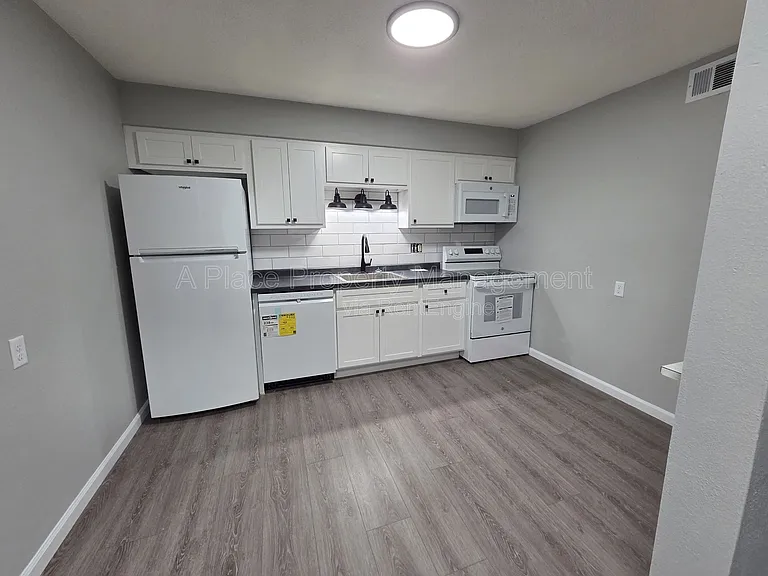Roseland Terrace Apartments — Photo 18