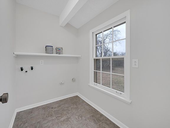 5th image of 102 Jennings Dr #B