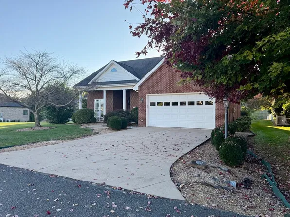 12114 Lasalle Ct, Glade Spring, VA 24340