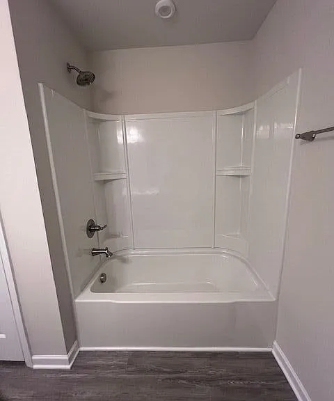 Upstairs Bathroom Shower/Bathtub