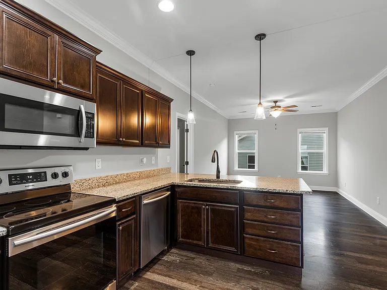 1610 Southern Heights Cir SE — Photo 5