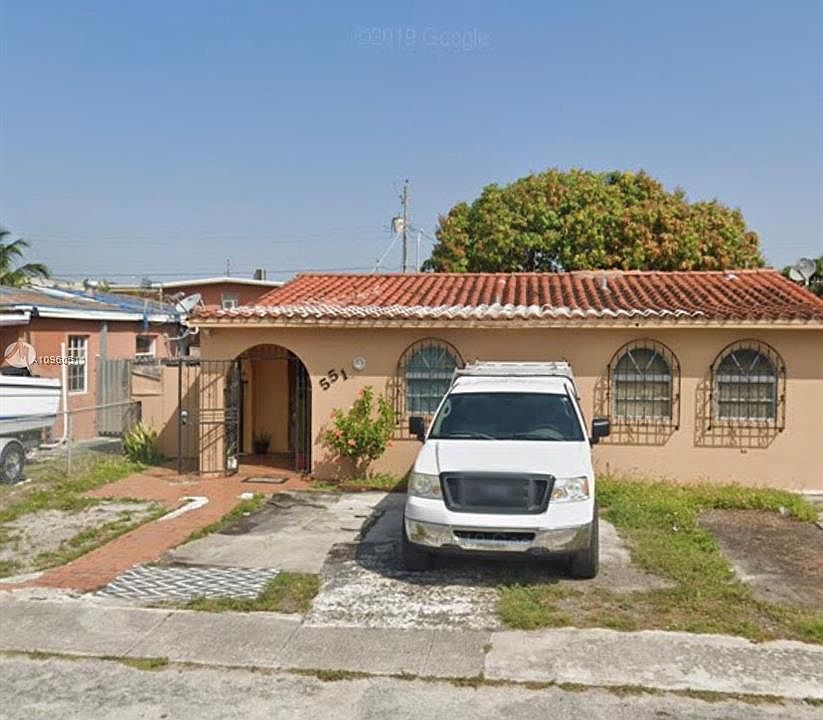 2nd image of 551 E 40th St