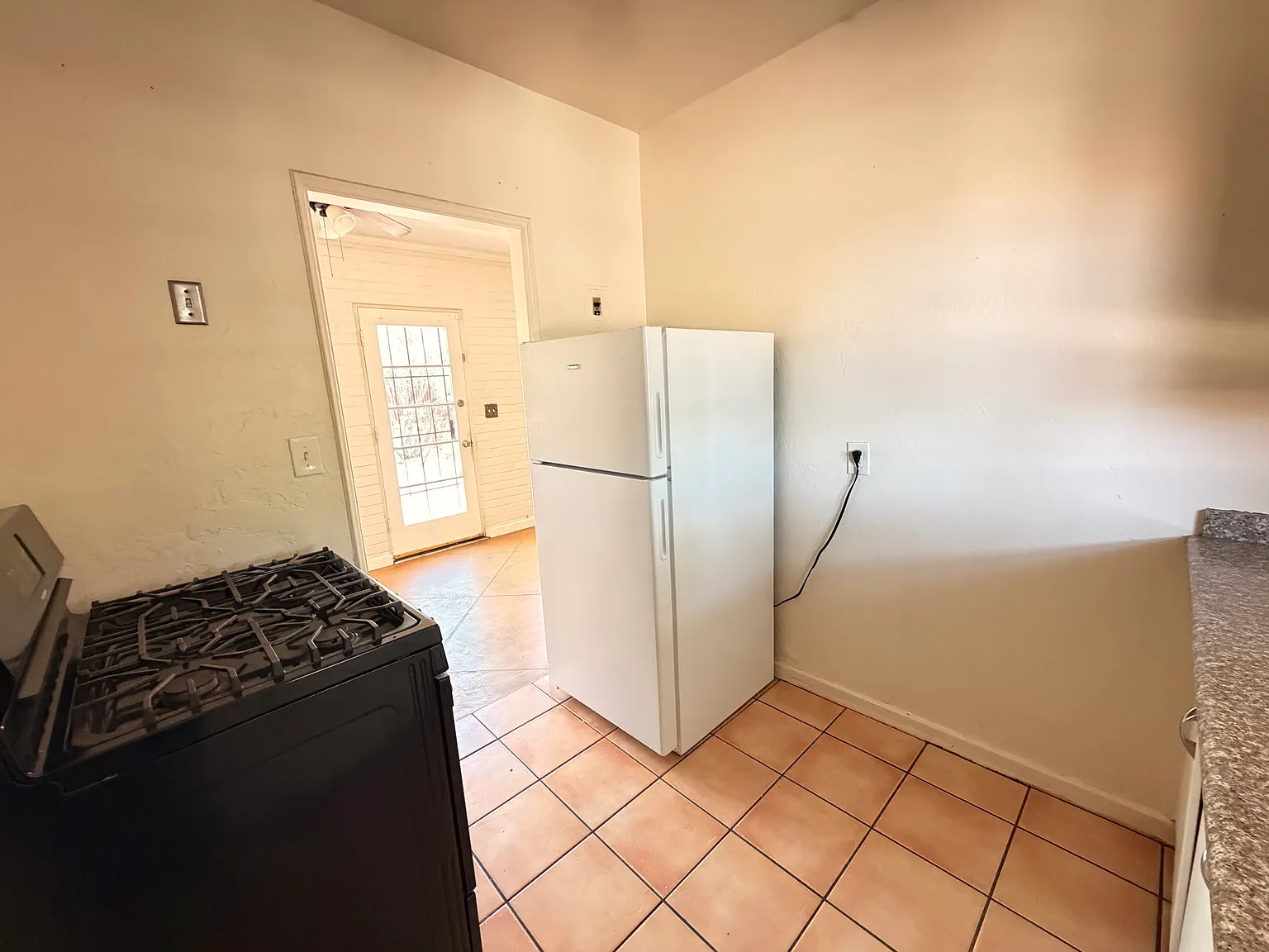 2 bed, 685 sqft, $1,595 — Photo 2