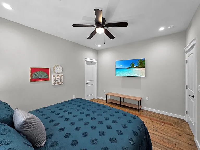 1049 Sunset Cir W — Photo 27