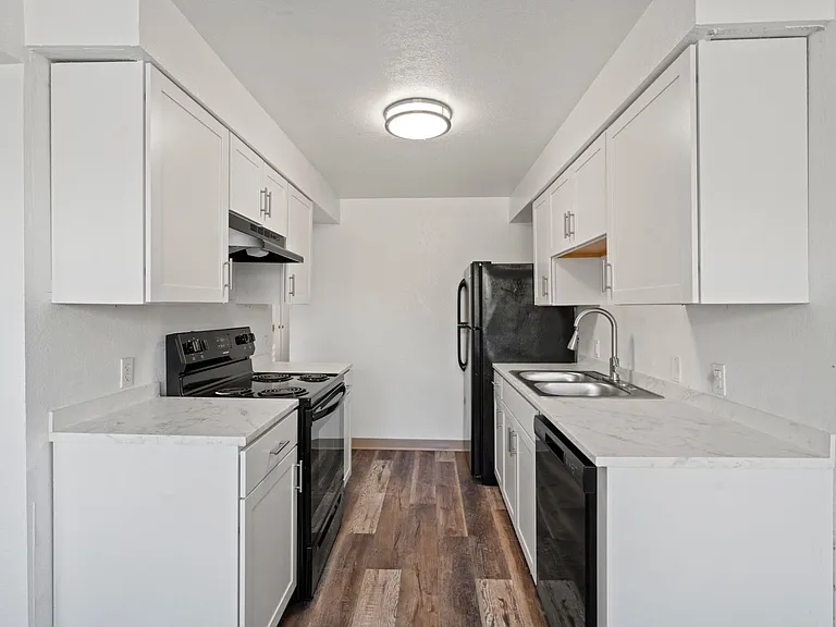 Park Ridge Apartments — Photo 27