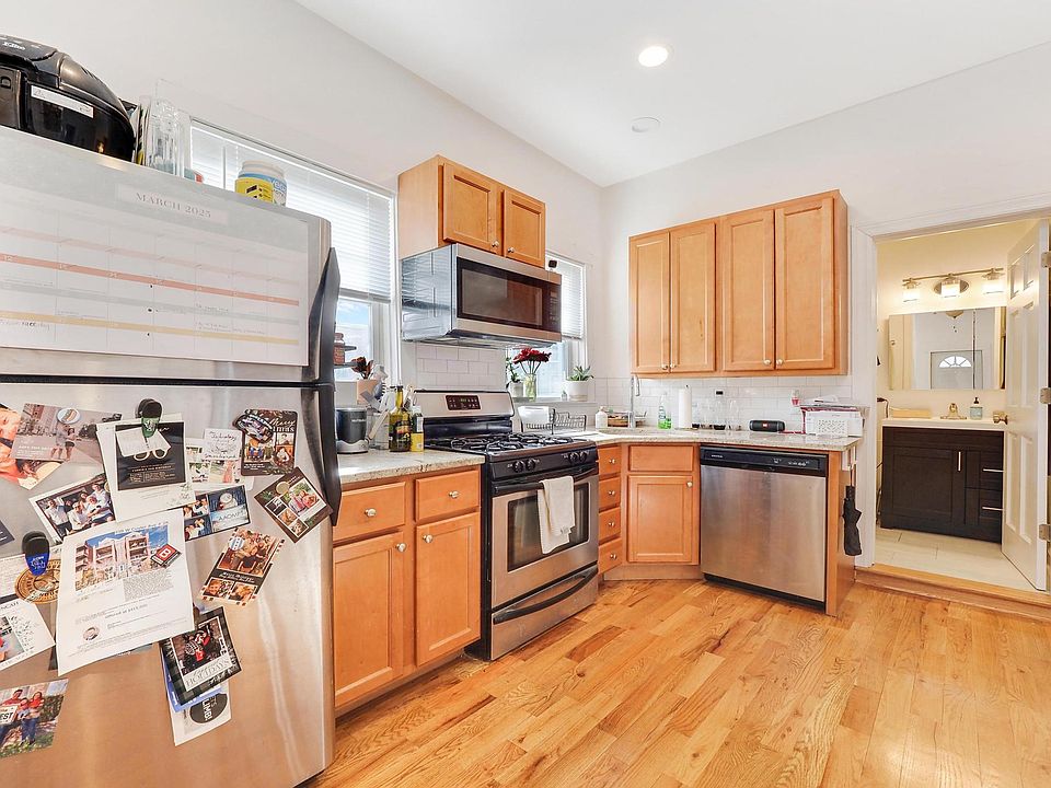 1st image of 1148 W Belmont Ave APT 2R