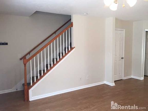 5th image of 151 Oak Valley Cir