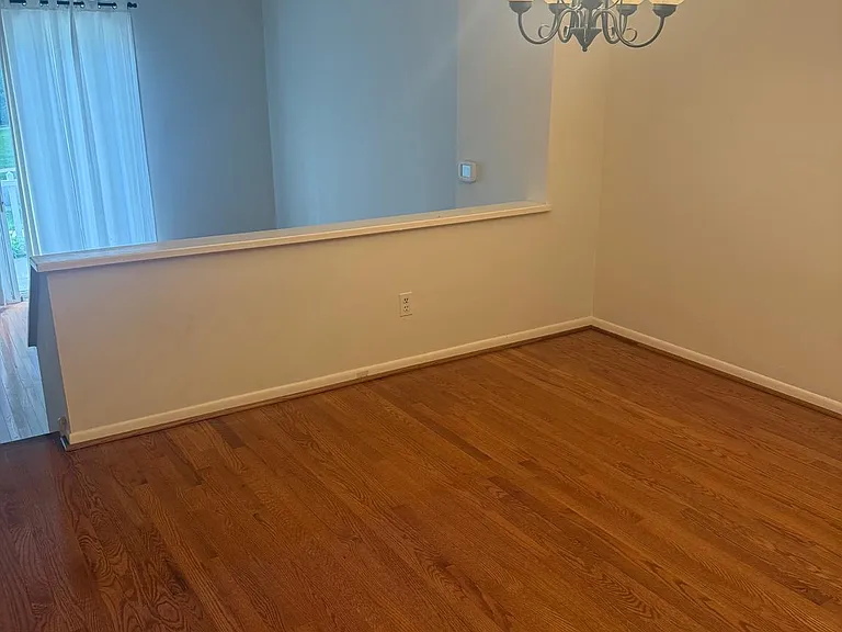 113 Montrose Ave — Photo 10