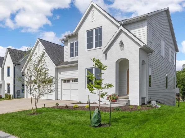1327 Tamarack Trl, Iowa City, IA 52245