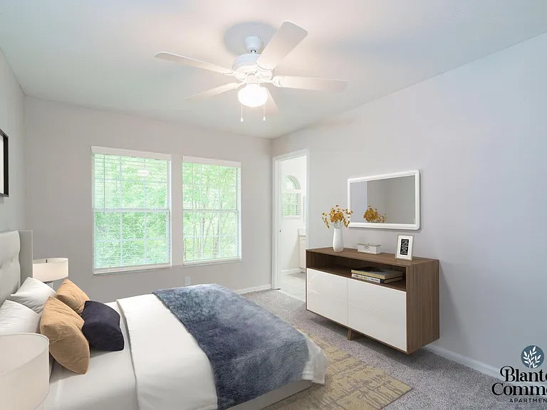 Blanton Commons Apartments — Photo 8