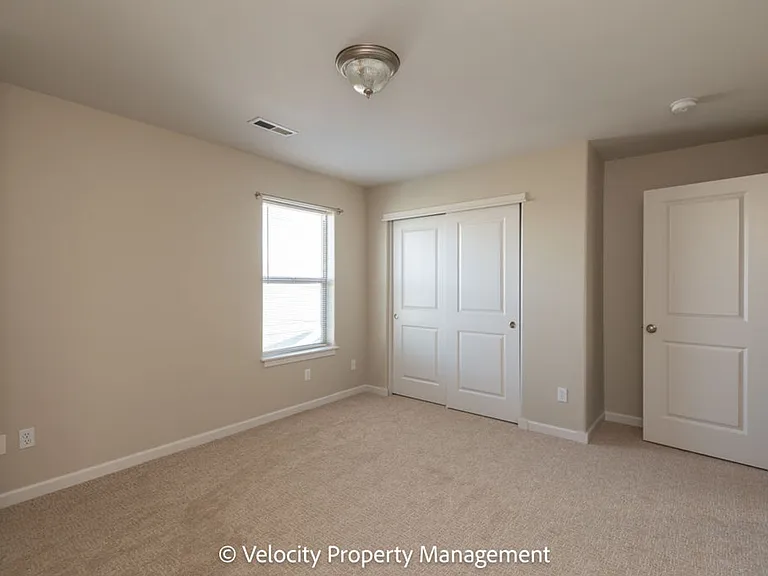 1530 NW Hickory Pl — Photo 16