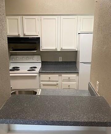 3rd image of 10075 Westpark Dr APT 36