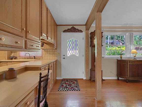 3rd image of 442 W Lake Dr
