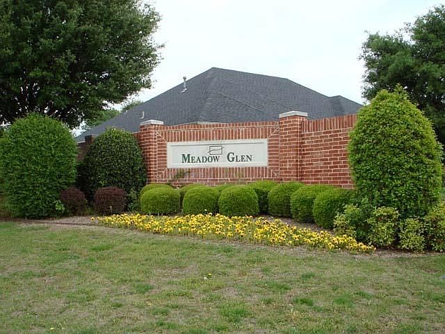 1st image of 146 Meadow Glen Ln