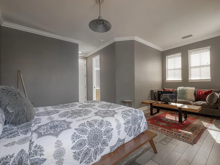 111 S Packwood Ave #C — Photo 4