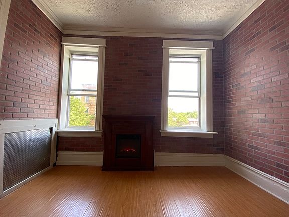 4th image of 31-58 Steinway St #3